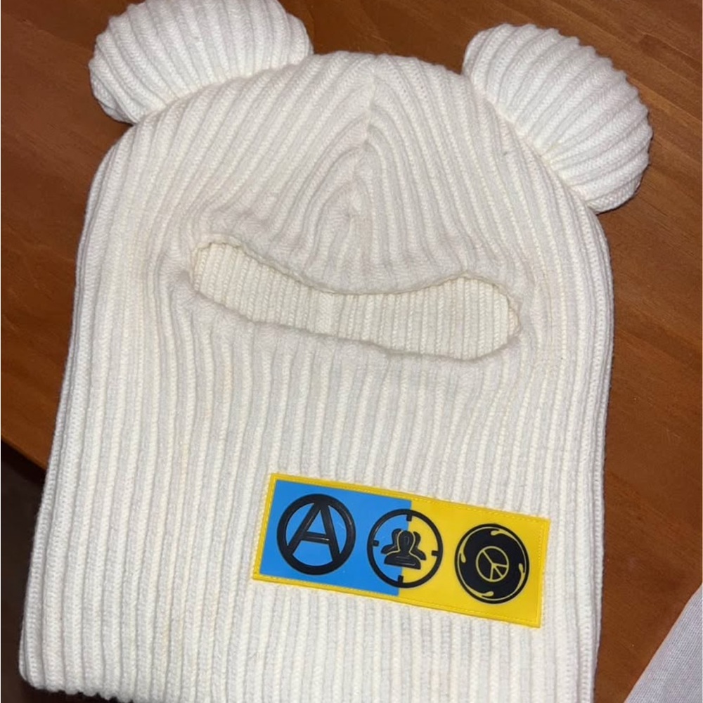 STILLZ FT BAD BUNNY RARE mask/beanie